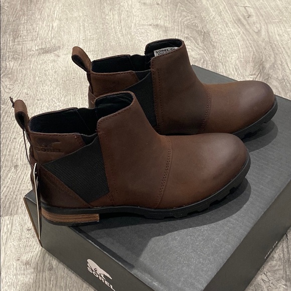 NEW - Sorel - Emelie Waterproof Chelsea Boot - Picture 5 of 9